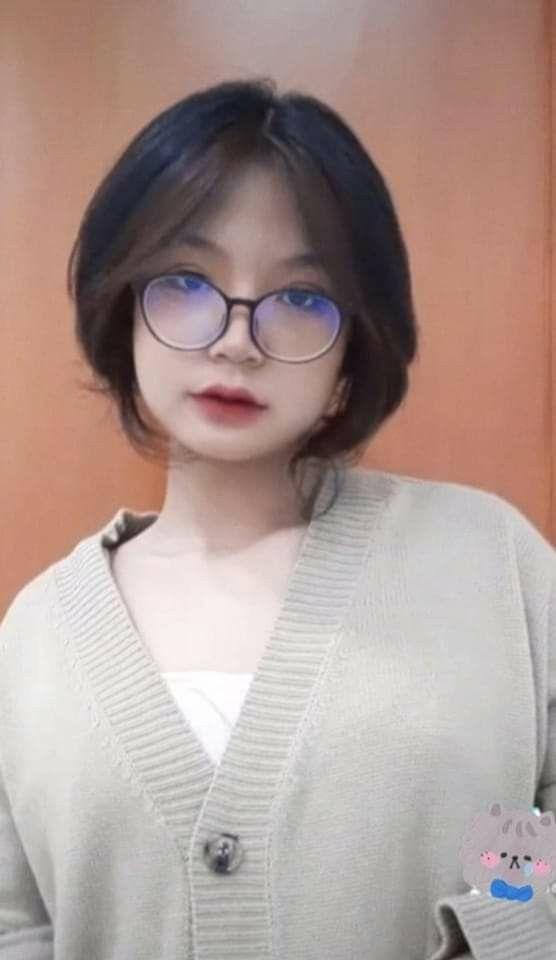 Gái Xinh Mang Kính Đẹp Và