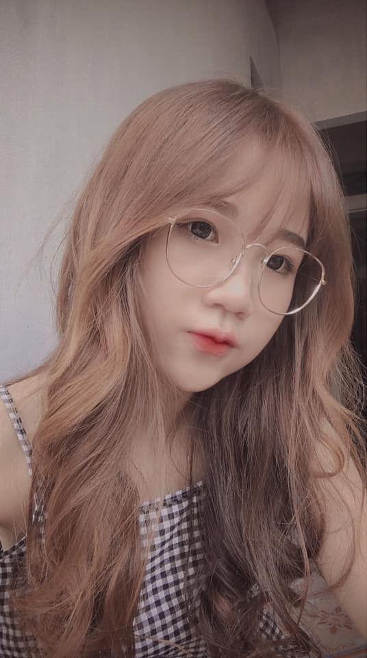 Ảnh gái xinh đeo kính tròn và kính đen đẹp