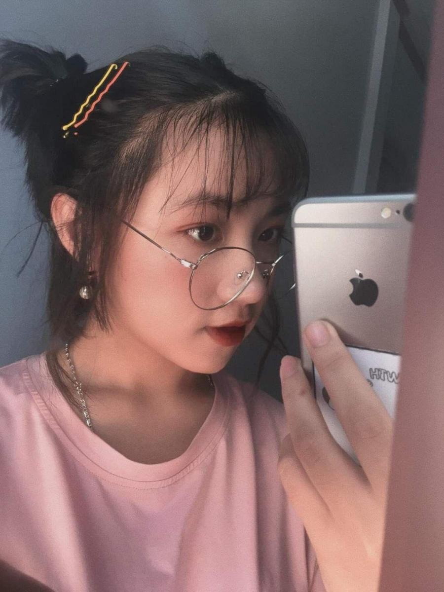 Gái Xinh Đẹp Đeo Mắt Kính