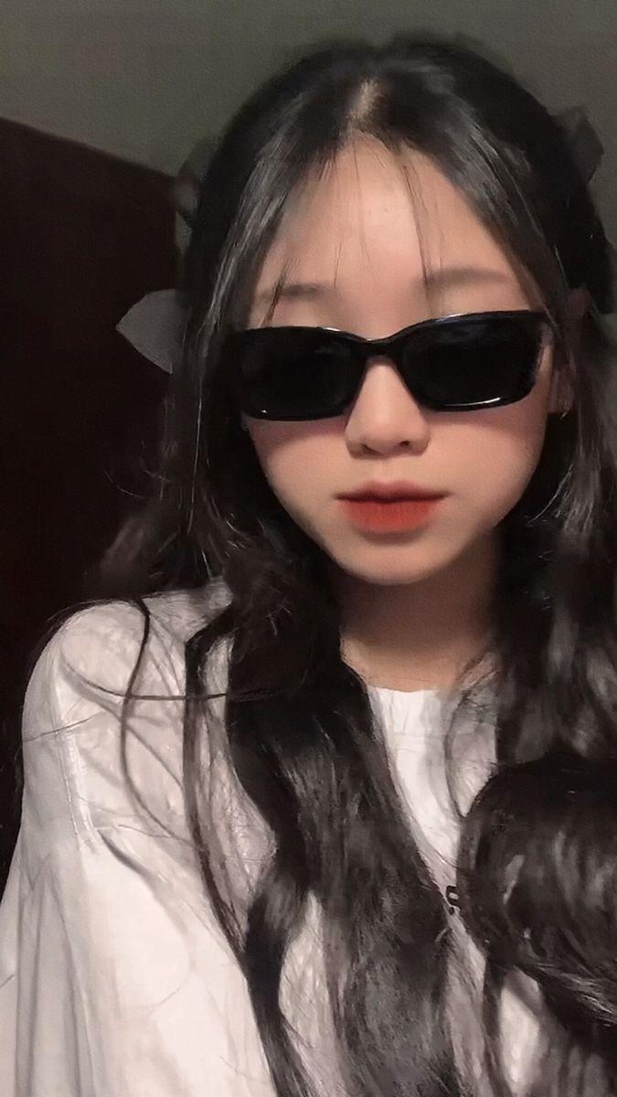 Ảnh gái xinh cute đeo kính đẹp nhất