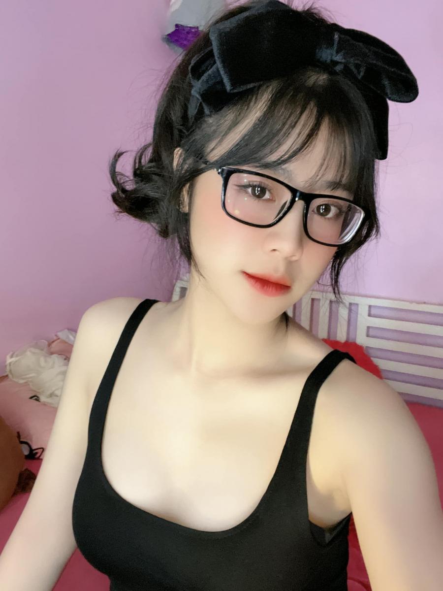Hình gái xinh đeo mắt kính - Hotgirl xinh đẹp