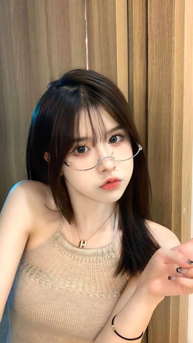 Hình ảnh gái xinh đeo mắt kính đẹp nhất