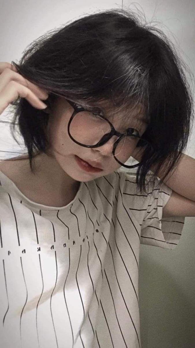Ảnh gái xinh cute đeo kính che mặt đẹp
