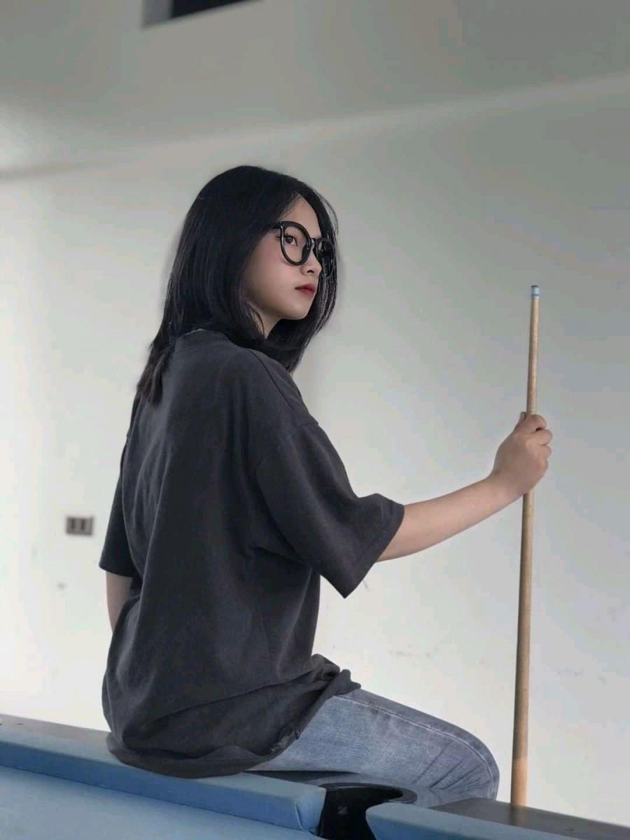 Ảnh mặt gái xinh đeo mắt kính đẹp
