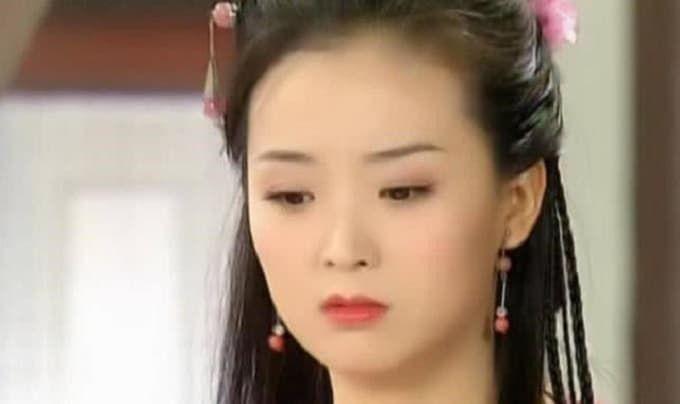 Gái Xinh Cởi Trần Trong Gái Xinh Trần Chuồng