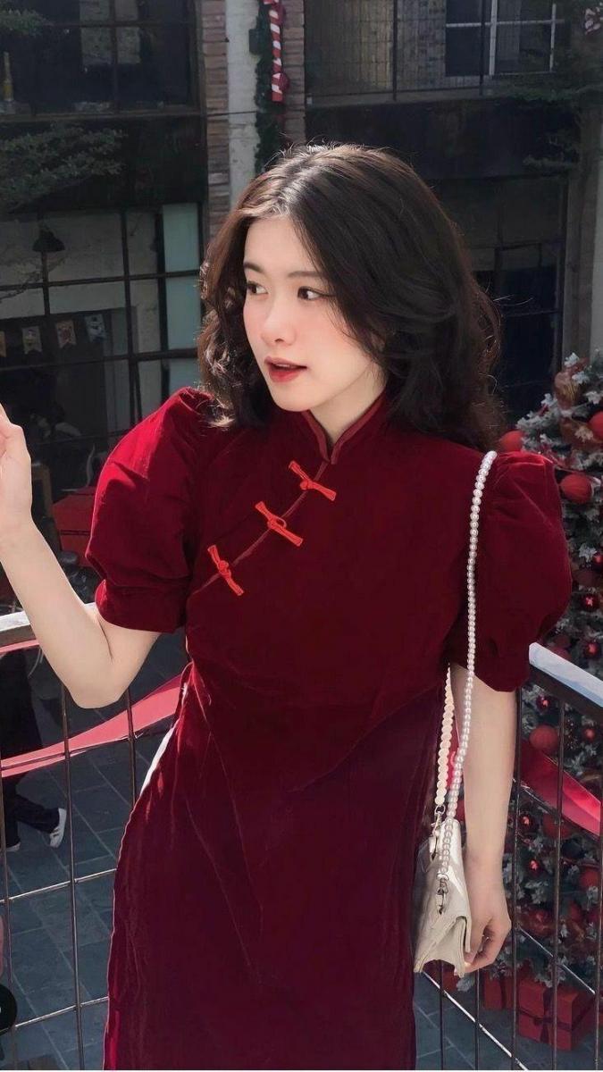 Cô gái xinh xắn trong bộ đồ thời trang