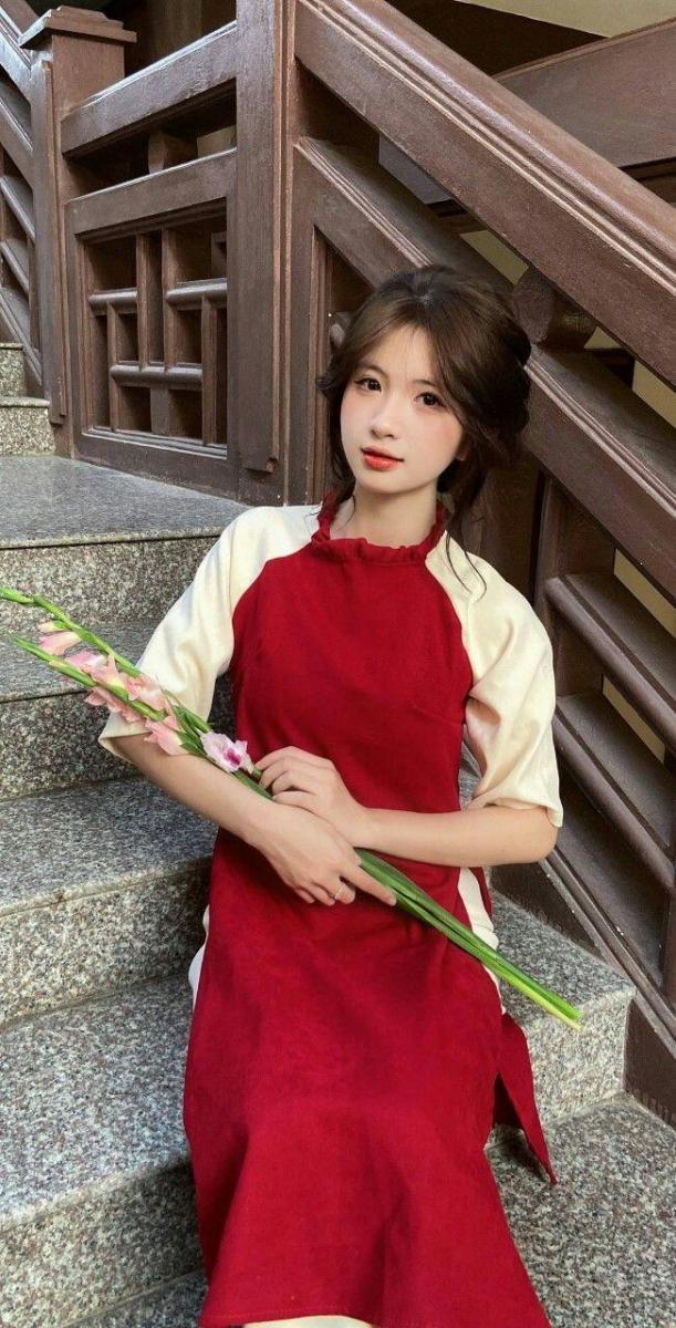 Hình gái xinh k7 trong bộ trang phục màu đỏ