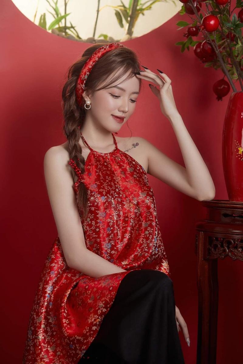 Các Cô Gái Xinh Đẹp Trong Bộ Đồ Đỏ