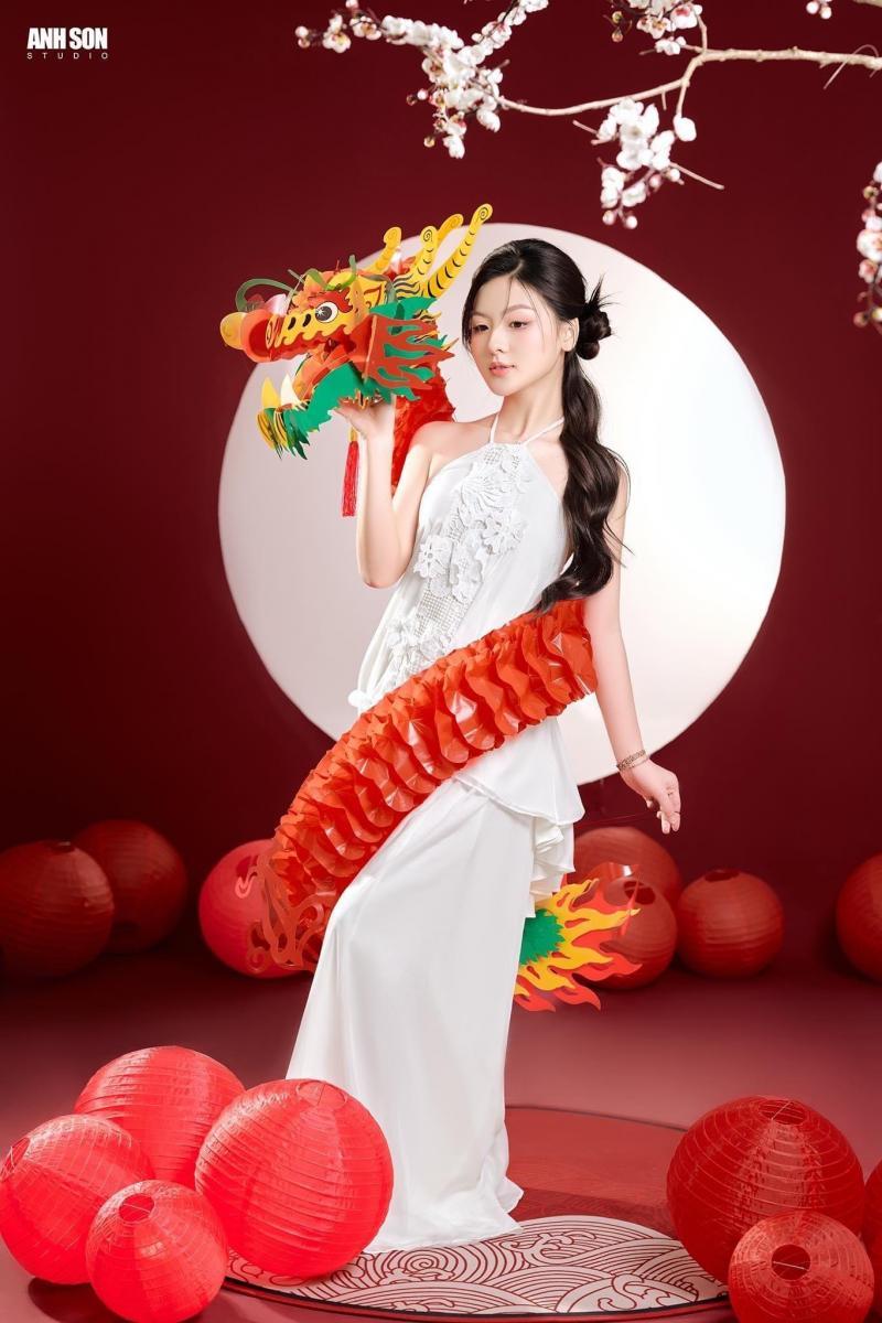 Gái xinh 16 và gái xinh 18 trong bộ đồ hồng
