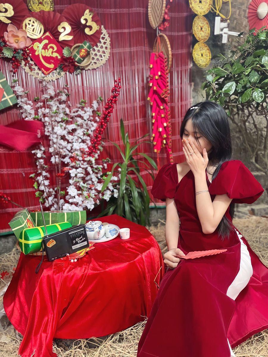 Gái Xinh Đầm Hồng, Mẫu Ảnh Gái