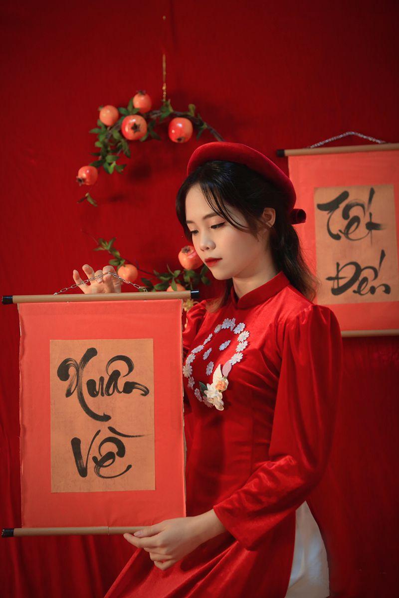 Ảnh mạnh gái xinh trong bộ đồ đỏ quyến rũ