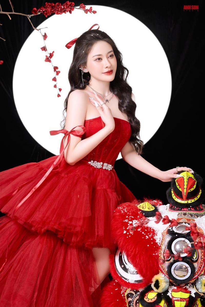 Gái đẹp coi đồ - Hình gái xinh đẹp nổi bật
