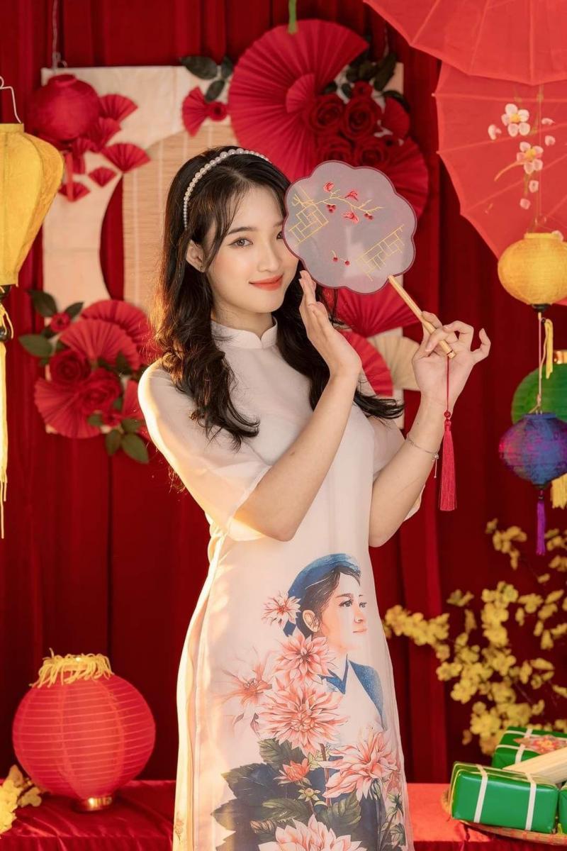 Gái đẹp sexy trong bộ đồ đỏ rực rỡ