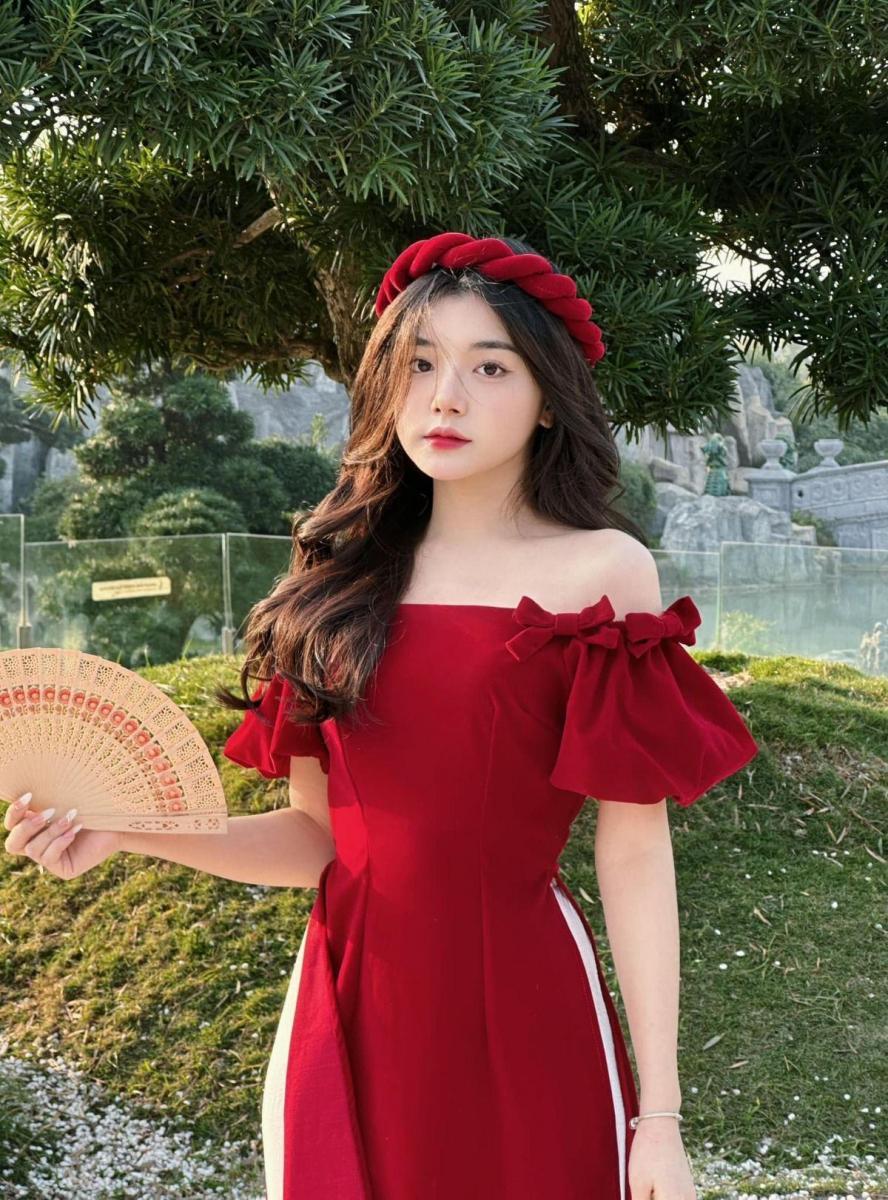 Gái xinh tắm trương trong bộ đồ đỏ đẹp