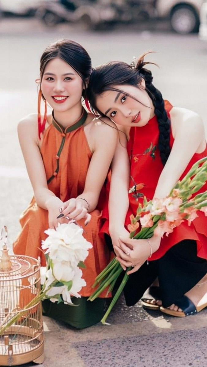 Ảnh gái xinh mặc bikini màu trắng và váy trắng