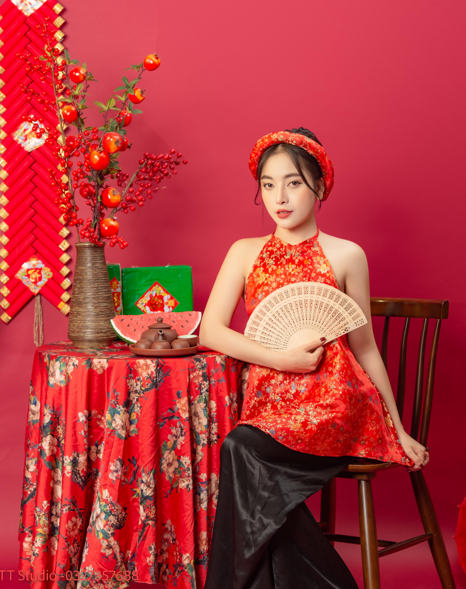 Ảnh gái xinh 2022 trong bộ đồ đỏ truyền thống