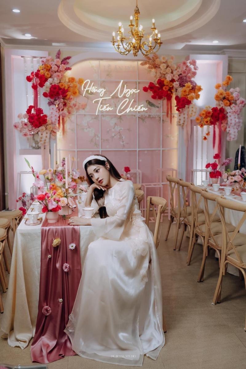 Ảnh mạng gái xinh k8 - Ngực to màu đỏ hoa đầm