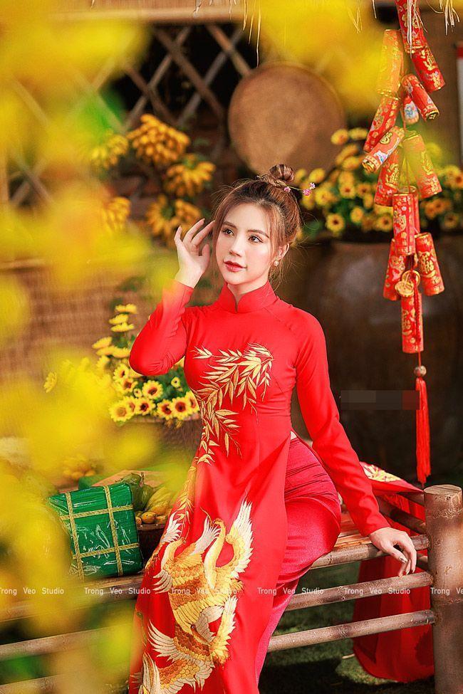 Gái xinh hot com với ngực to màu đỏ niềm hạnh phúc