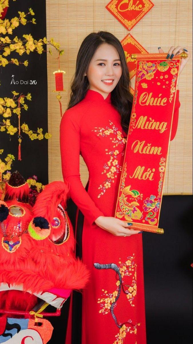 Ảnh gái xinh show tắm tết đeo đứng
