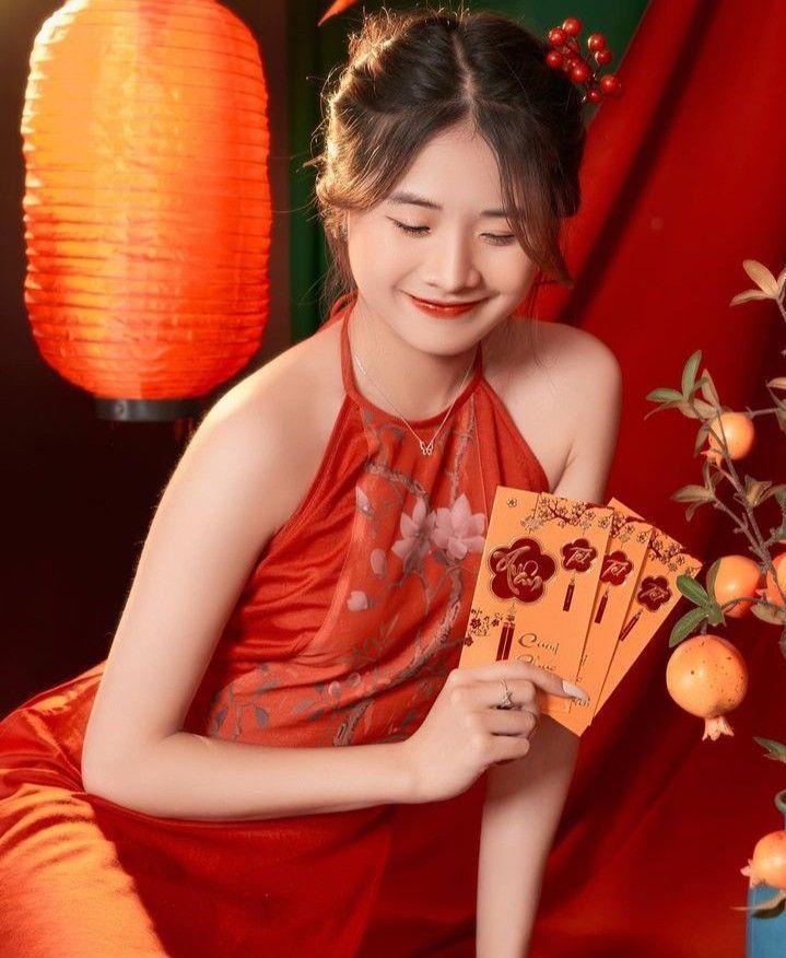 Gái Xinh Mặc Đồ Lót Màu Đỏ