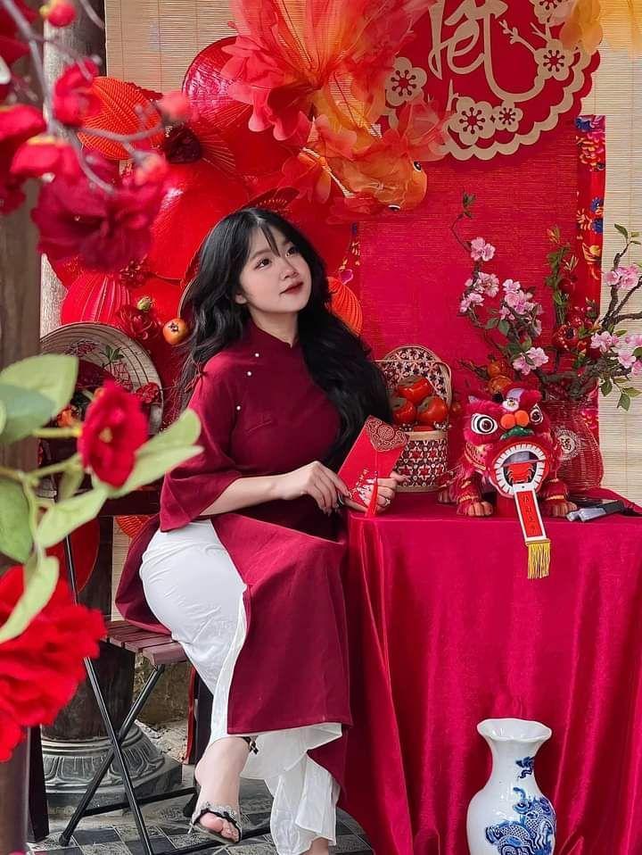 Gái Xinh Khoe Vòng 1 Và Mặc