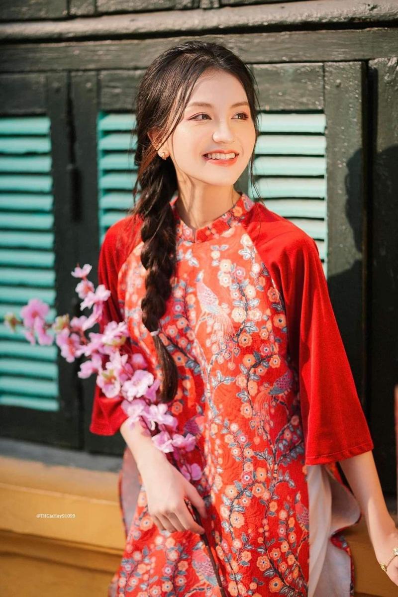 Ảnh gái đẹp khoe hàng trong bộ bikini màu đỏ