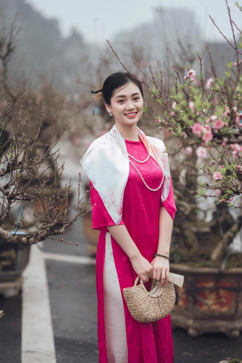 Ảnh đẹp gái xinh với ngực to màu đỏ sắc đẹp thời trang