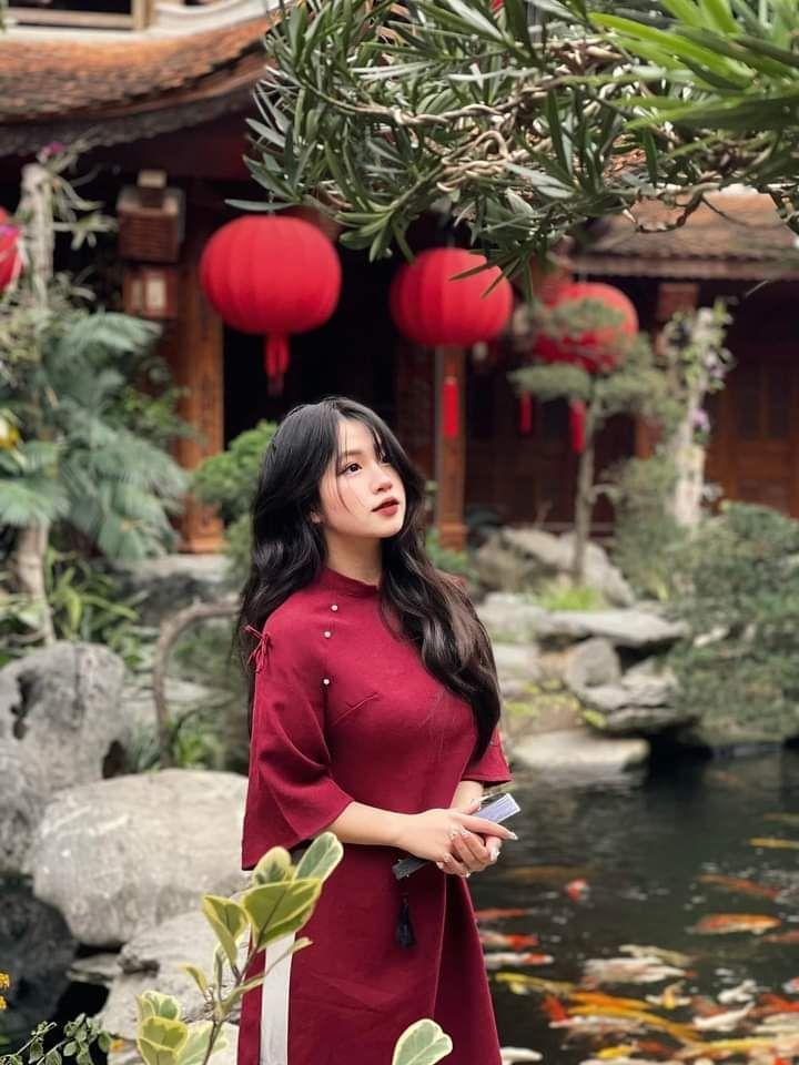Gái xinh váy trắng khoe sắc đẹp nổi bật