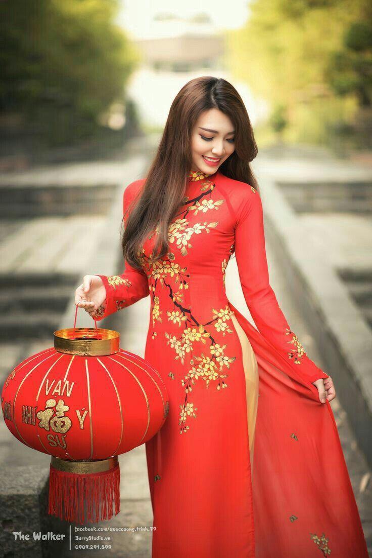 Ảnh gái xinh ngực to màu đỏ sắc đẹp thời trang