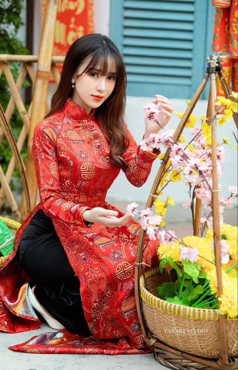 Gái xinh không mặc đồ trong bộ sưu tập thời trang