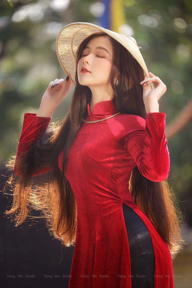 Gái Xinh Hot Trong Đầm Thời Trang Đỏ