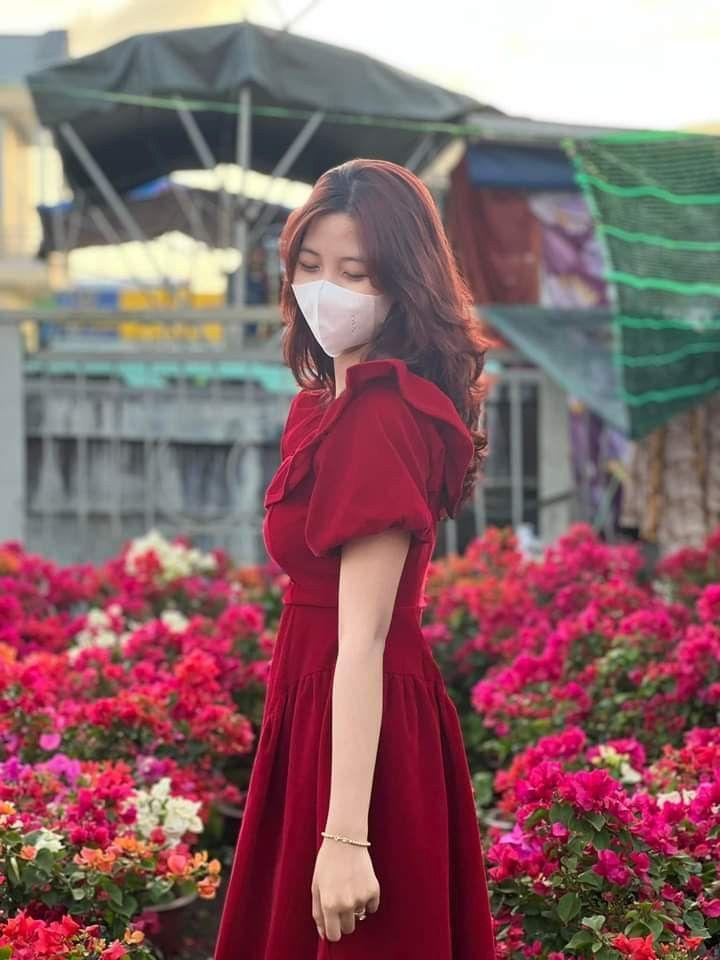 Gái xinh không mặc đồ trong bộ sưu tập thời trang