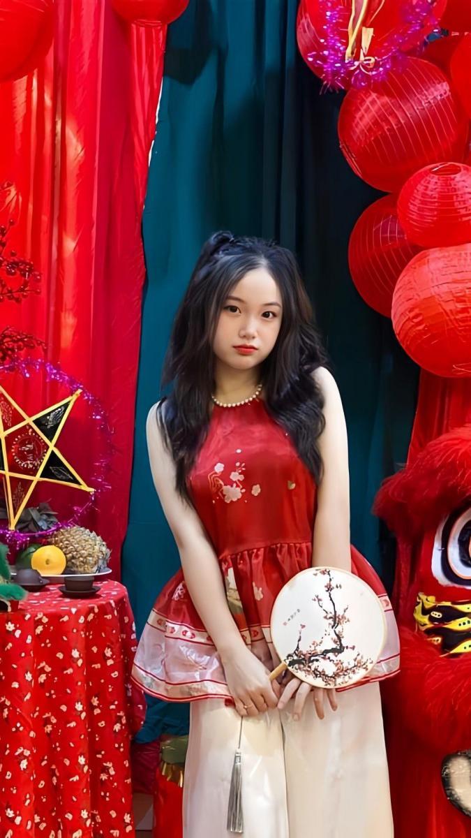 Gái Xinh Mặc Đầm Trung Thu Đáng Yêu