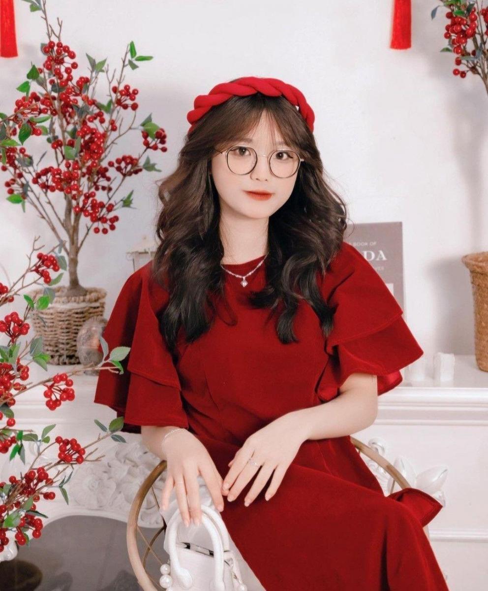 Gái xinh sexy trong bộ trang phục hồng nổi bật
