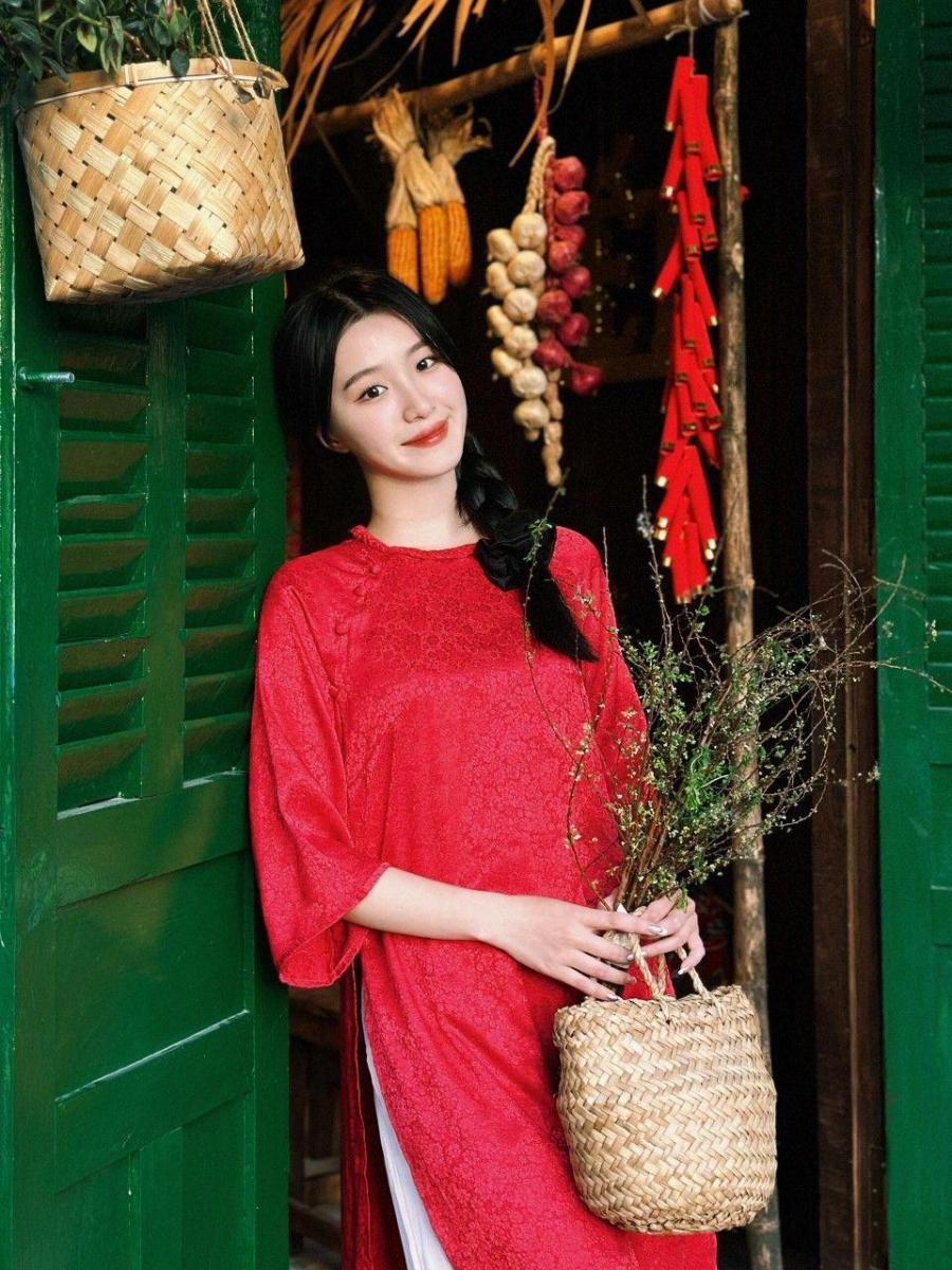 Gái xinh coi đồ, váy trắng, vũ to trong ảnh mạng nóng