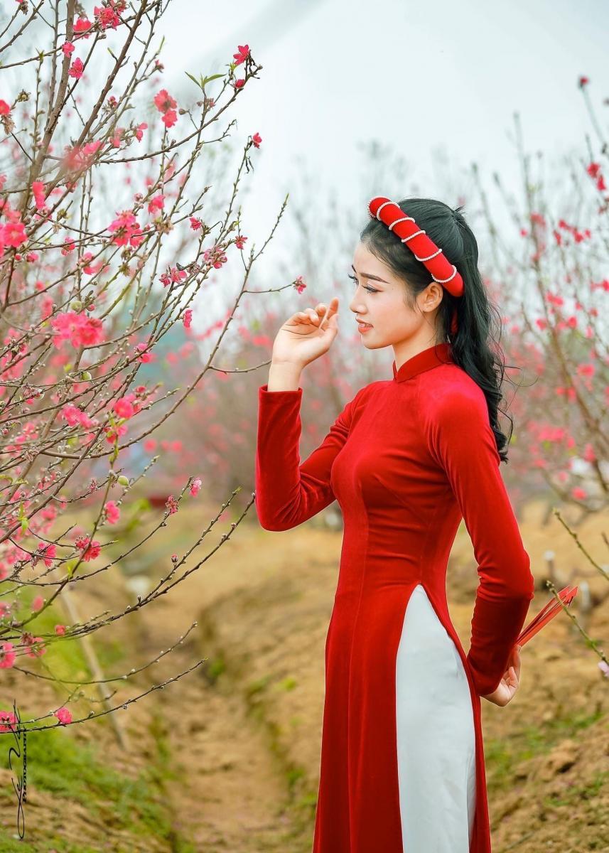 Gái Đẹp Coi Đồ Thời Trang Sắc