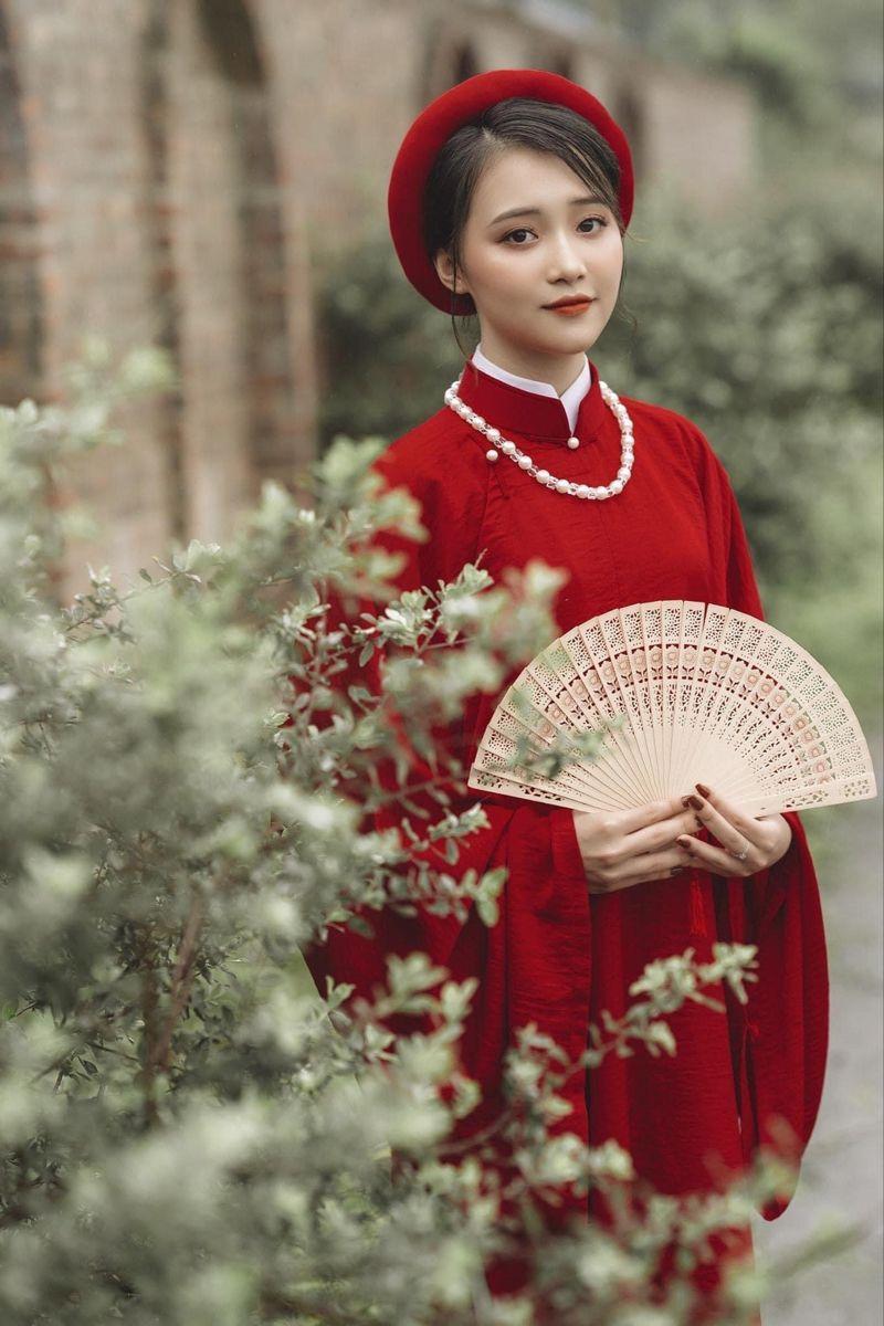 Gái xinh đẹp trong trang phục truyền thống Việt Nam