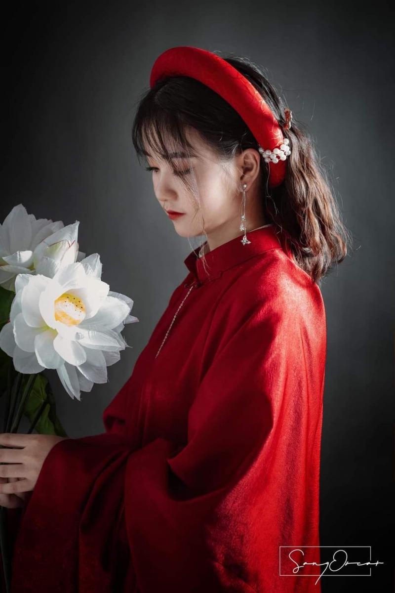 Gái xinh TGDD trong trang phục đẹp, tóc ngắn và quyến rũ