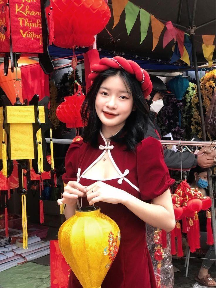 Gái Đẹp Trong Trang Phục Niềm Hạnh Phúc