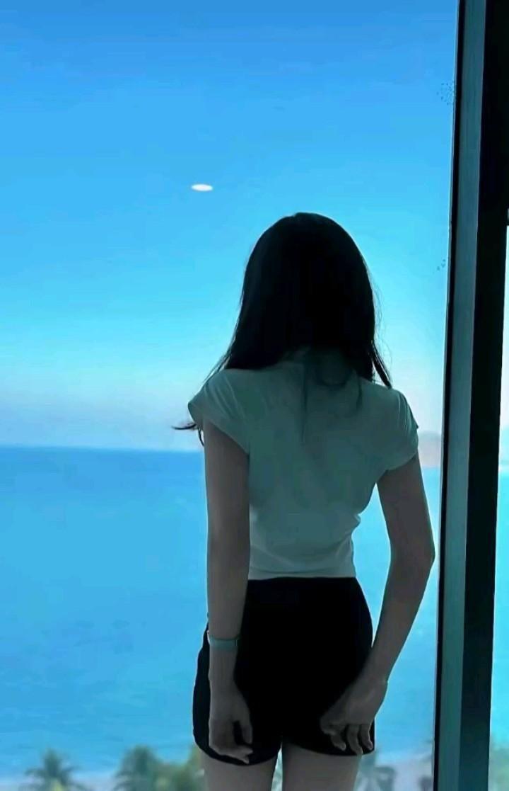 Ảnh gái xinh xăm mình đẹp mùa hè