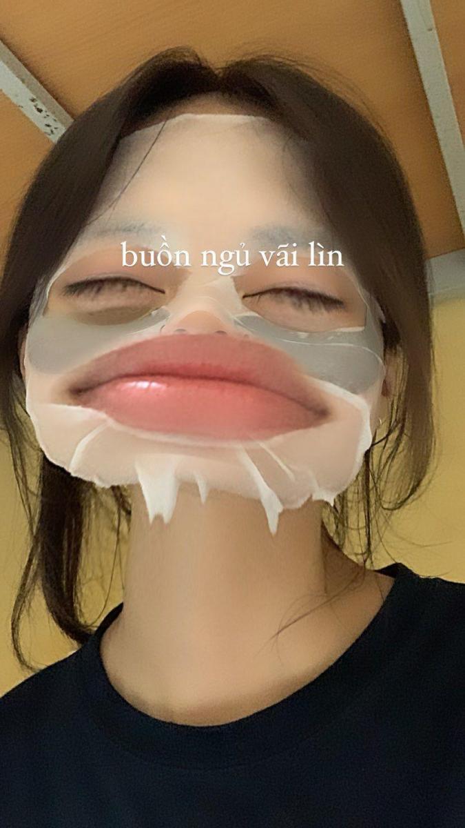 Gái Xinh Che Mặt, Ngực To