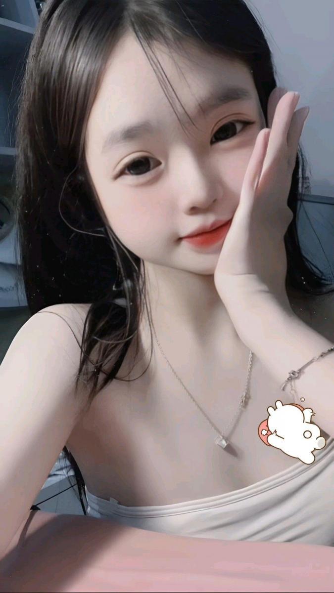 Ảnh gái xinh mặc áo hai dây đẹp nhất