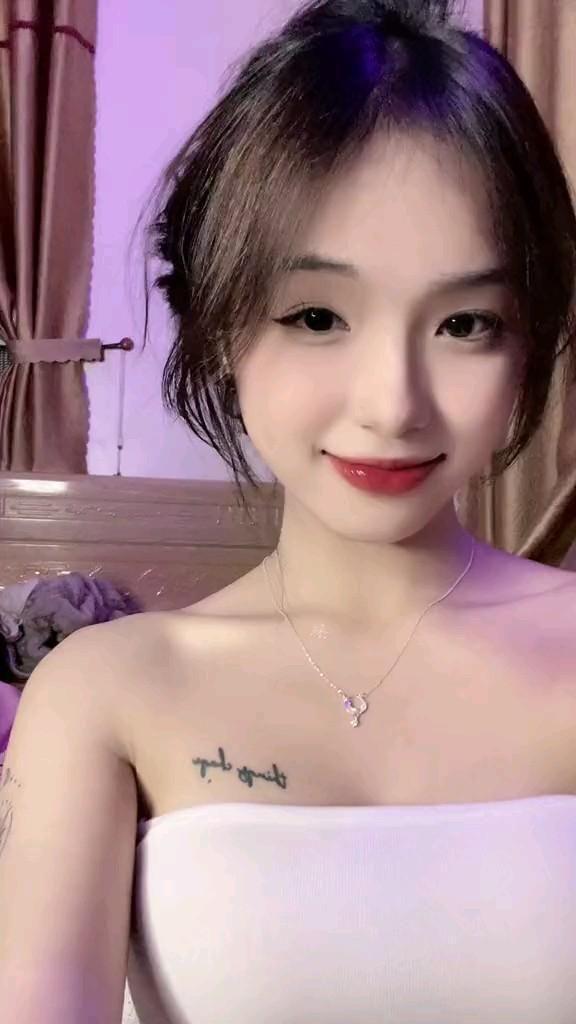 Em gái xinh đẹp trong bộ bikini gợi cảm