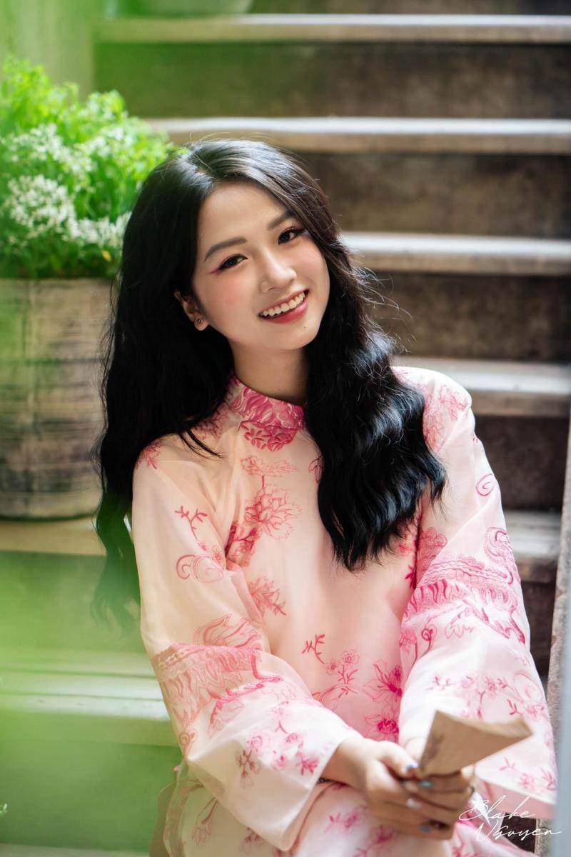 Ảnh avatar gái xinh với dáng chuẩn và nét buồn