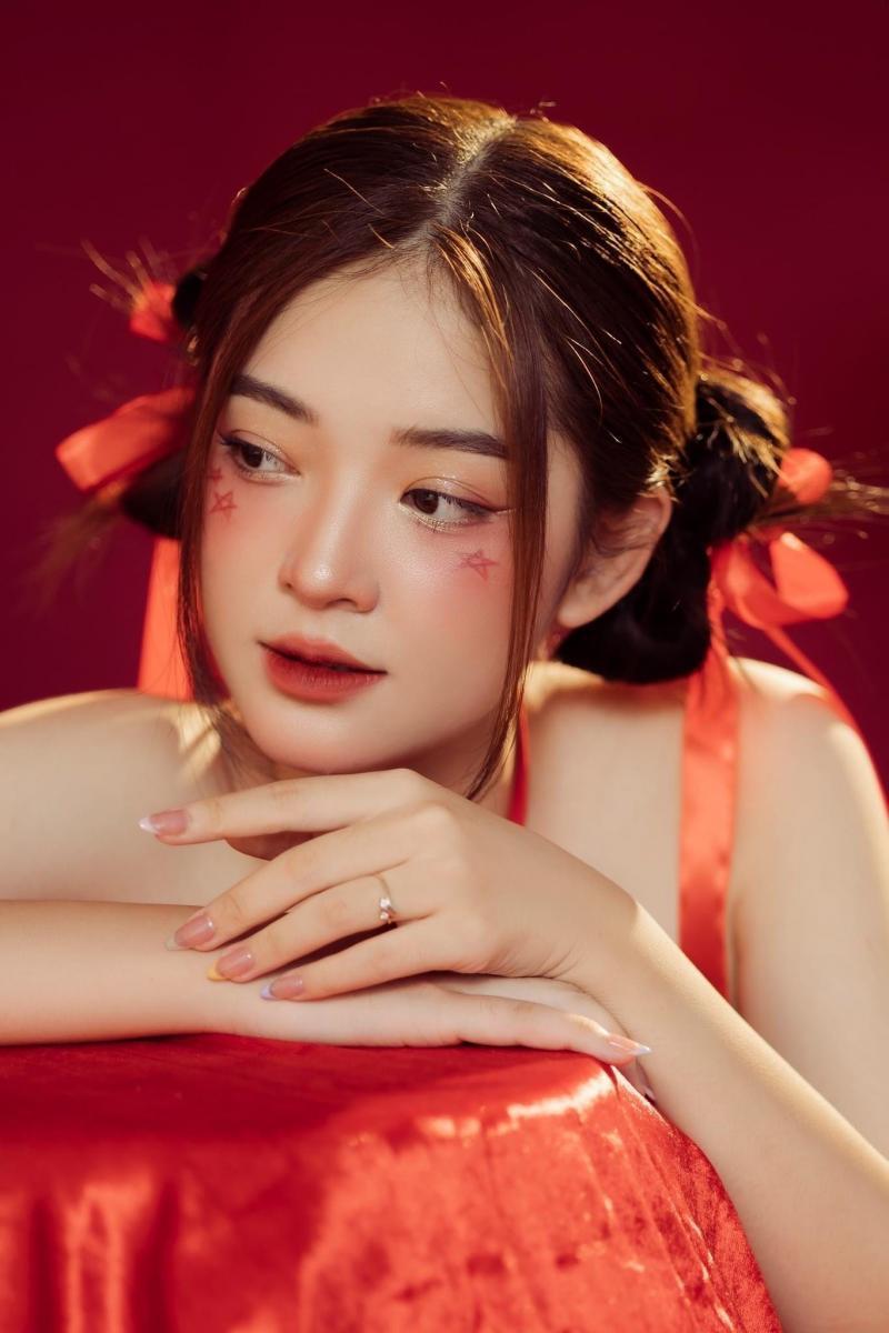 Gái xinh không mặc đồ, tóc ngắn sexy và cute