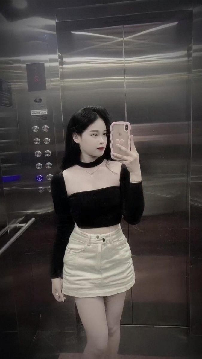 Gái xinh mặc đồ hở trong bộ sưu tập thời trang mới