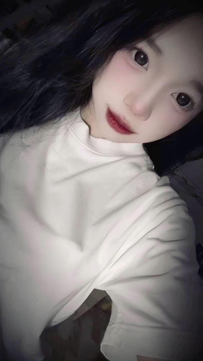 Gái xinh cute tóc ngắn và gái xinh tóc ngang vai