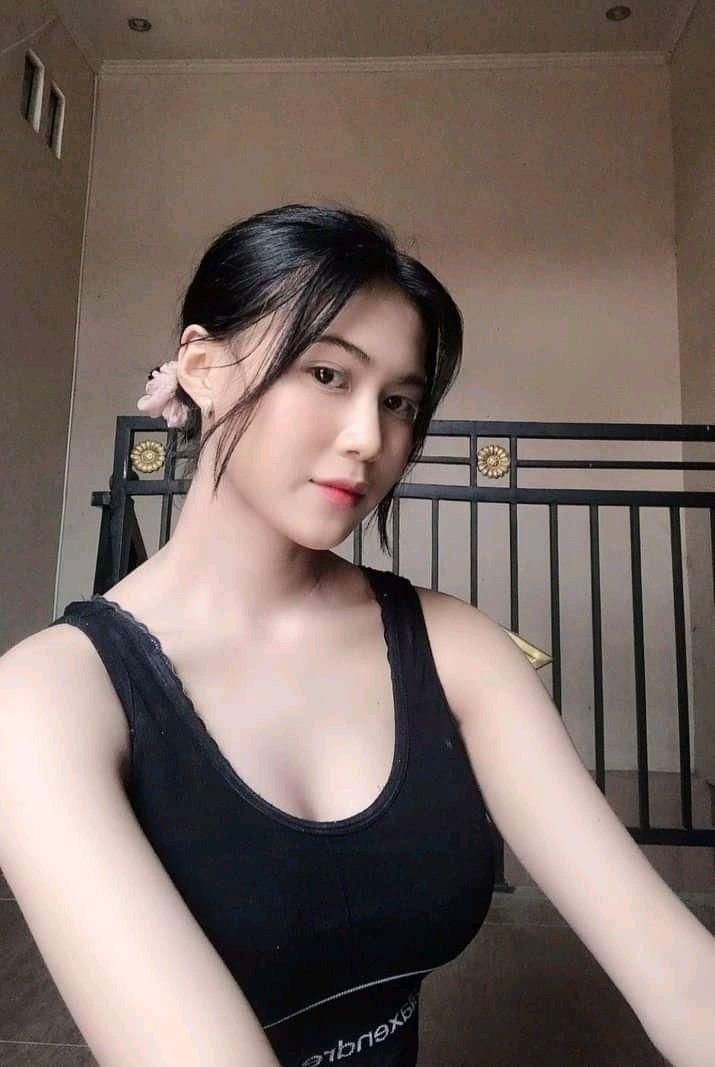 Gái Xinh Tóc Ngang Vai