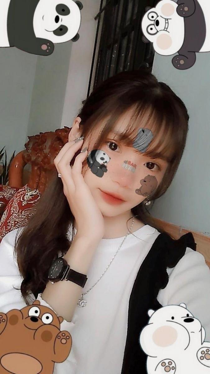 Gái xinh khoe mông trong bikini mỏng nước