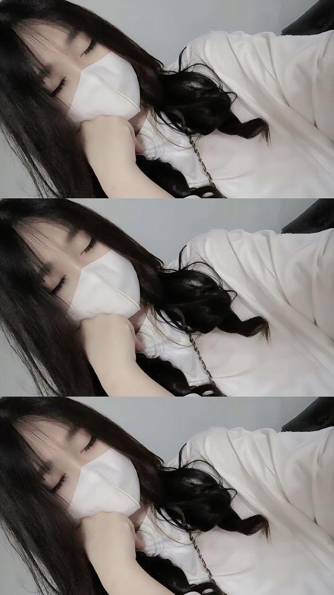 Hình gái xinh tóc ngắn khoe hàng dễ thương